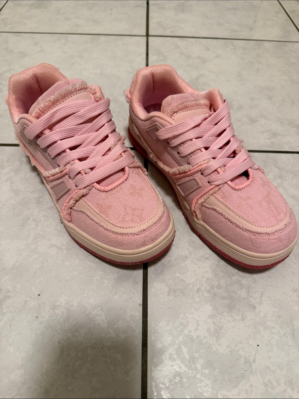 Unisex Pink Casual Lace-Up Sneakers (Women’s 8)